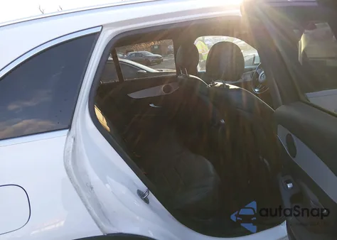 2017 Mercedes-Benz Glc 300 4Matic z USA, uszkodzony, nr VIN WDC0G4KB0HF130252